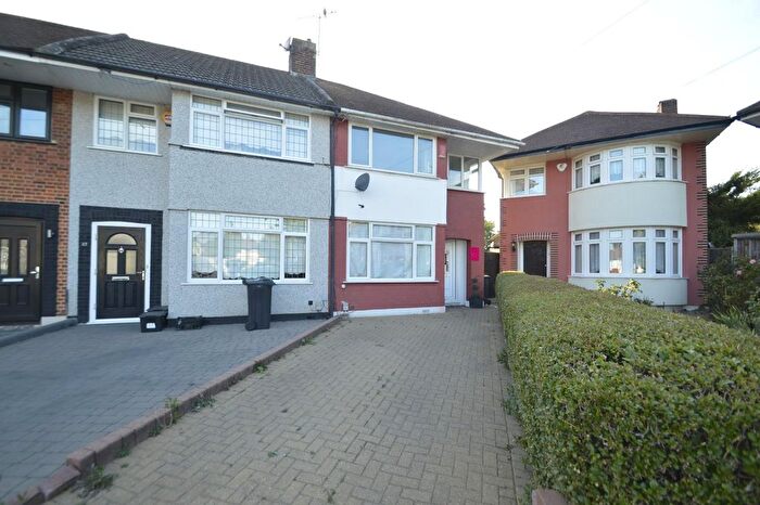 3 Bedroom End Of Terrace House To Rent In Maypole Crescent, Ilford, IG6