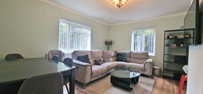 2 Bedroom Flat To Rent In Malcolm Crescent, London, NW4