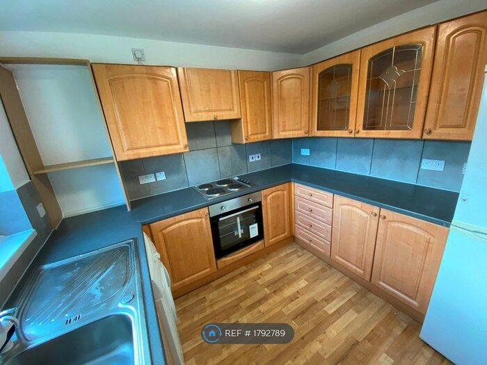 2 Bedroom Terraced House To Rent In Brook Street, Luton, LU3