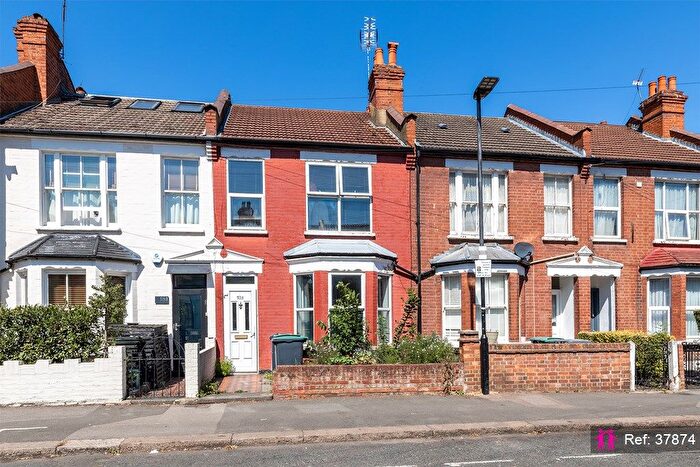 3 Bedroom Terraced House For Sale In Hermitage Road, London, N4