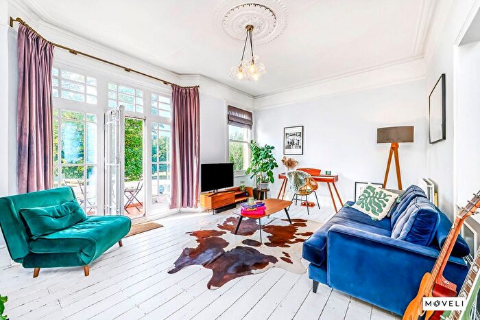 1 Bedroom Flat For Sale In Clapham Common North Side, London, SW4