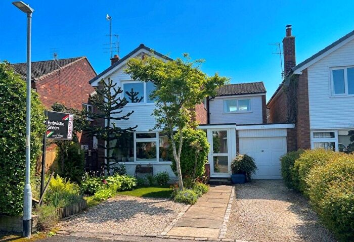 4 Bedroom Link Detached House For Sale In The Court, Fulwood, Preston, Lancashire, PR2