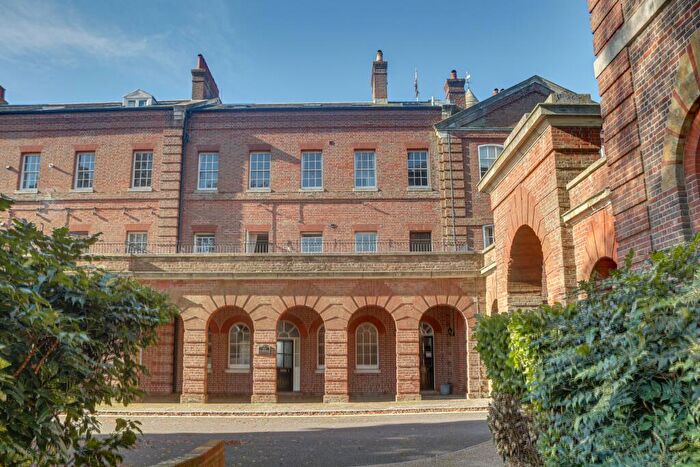 1 Bedroom Apartment For Sale In Royal Gate, Southsea, PO4