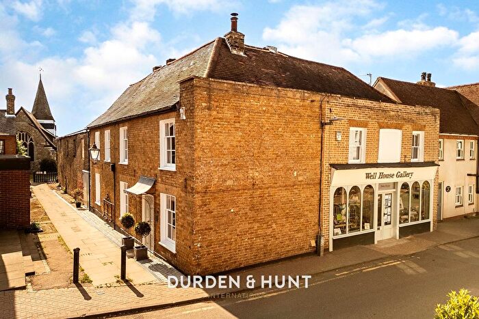 5 Bedroom Semi-Detached House For Sale In High Road, Stanford-Le-Hope, SS17