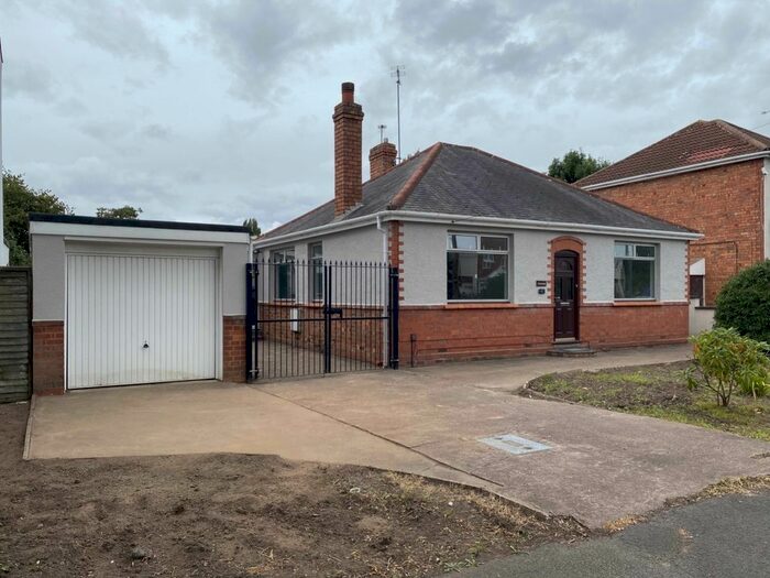 4 Bedroom Detached Bungalow To Rent In Finchfield Lane, Finchfield, Wolverhampton, WV3