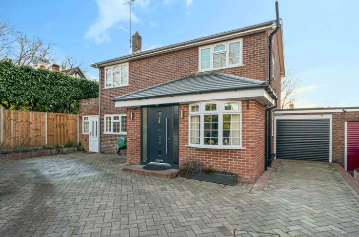 4 Bedroom House To Rent In Chobham Road, Frimley, Camberley, GU16