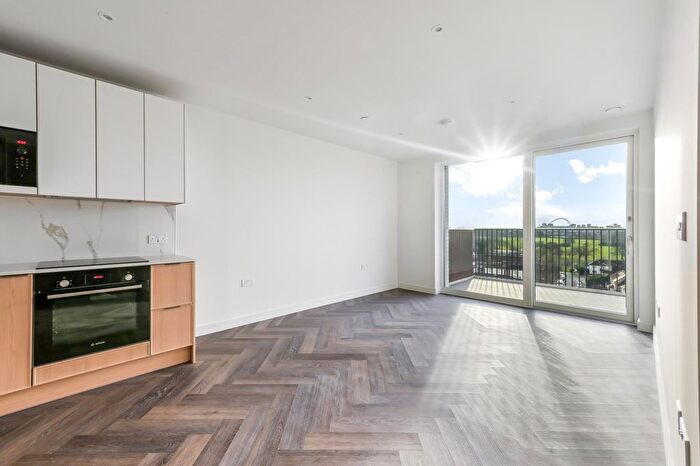 2 Bedroom Flat To Rent In Bower House, Hendon, London, NW9