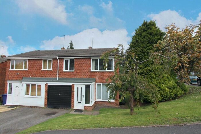 3 Bedroom Semi-Detached House To Rent In Valley Road, Banbury, Oxon, OX16