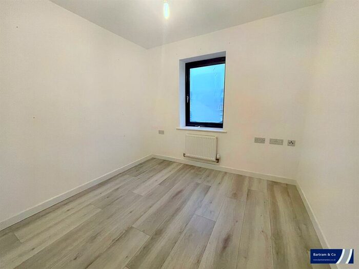 4 Bedroom Semi-Detached House To Rent In Fen Street, Brooklands, MK10