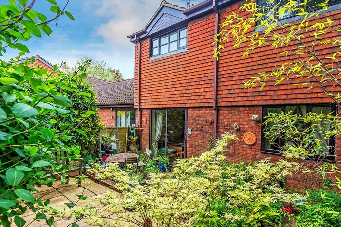 2 Bedroom Flat For Sale In Main Road, Edenbridge, Kent, TN8
