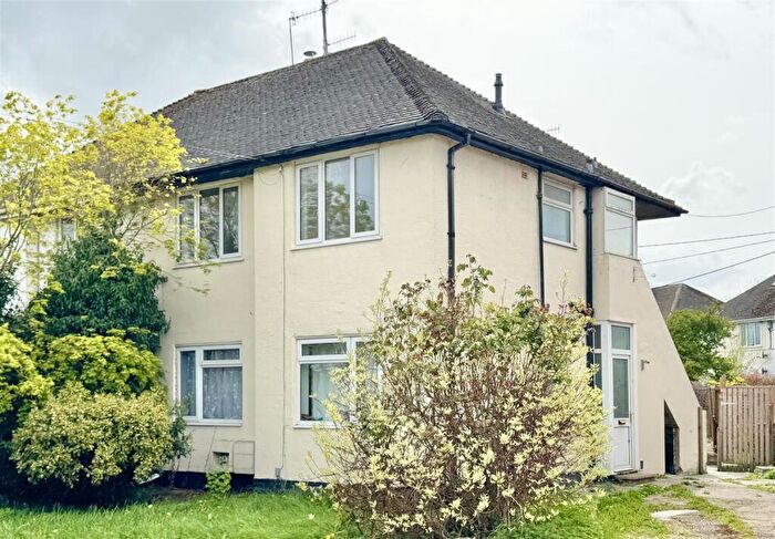 2 Bedroom Flat For Sale In Cirencester Town, GL7