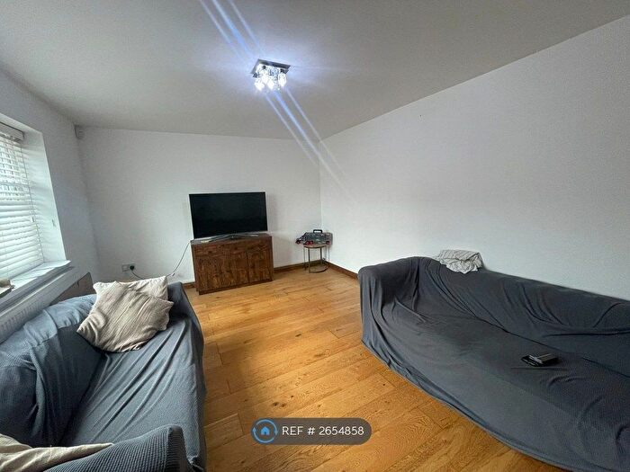 4 Bedroom Semi-Detached House To Rent In Brabazon Road, Hounslow, TW5