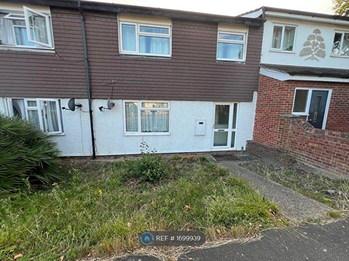 3 Bedroom Terraced House To Rent In Deneway, Basildon, SS16