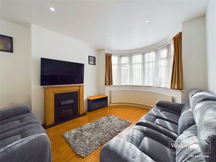 3 Bedroom Detached House To Rent In Lavender Avenue, Kingsbury, NW9
