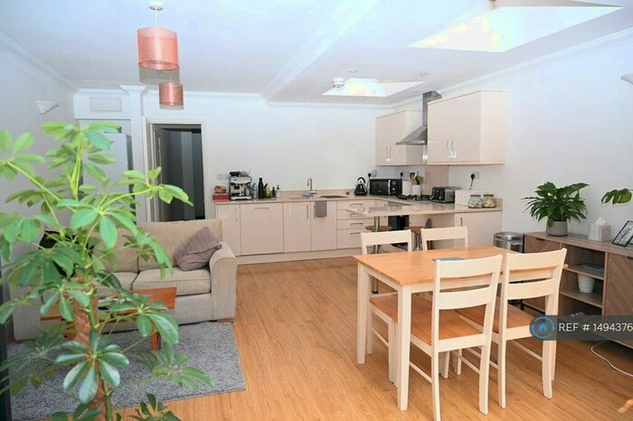 2 Bedroom Flat To Rent In Atherton Street, London, SW11