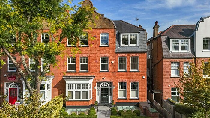 3 Bedroom Flat For Sale In Kidderpore Gardens, Hampstead, NW3