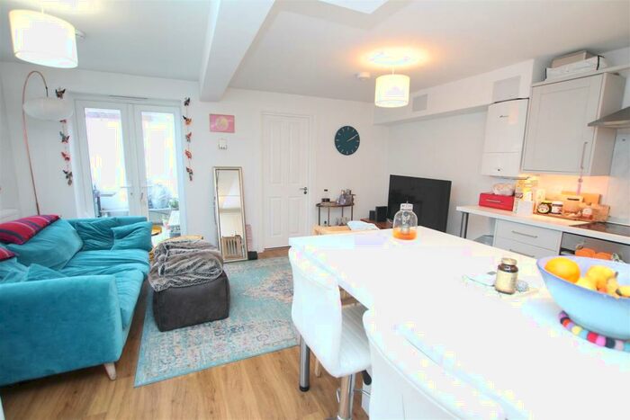 3 Bedroom Maisonette To Rent In Madehurst Close, Brighton, BN2