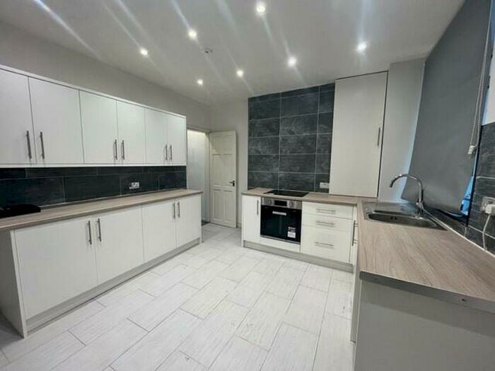 3 Bedroom House To Rent In Midland Terrace; Buxton., SK17