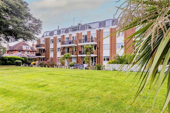 2 Bedroom Flat To Rent In River Reach, Teddington, TW11
