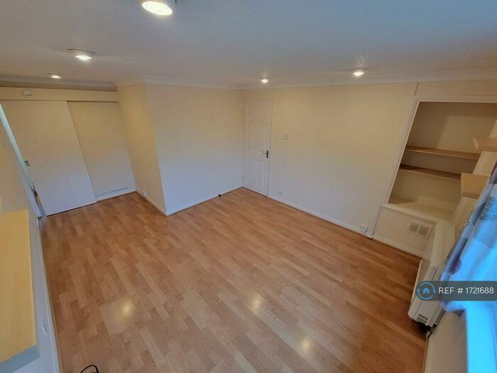 1 Bedroom Flat To Rent In Turnberry Avenue, Leeds, LS17