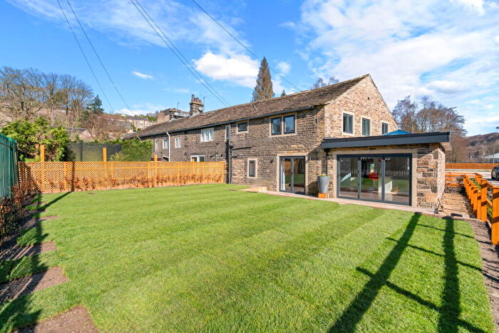 4 Bedroom Cottage For Sale In Dam Top Cottage, Ripponden, HX6