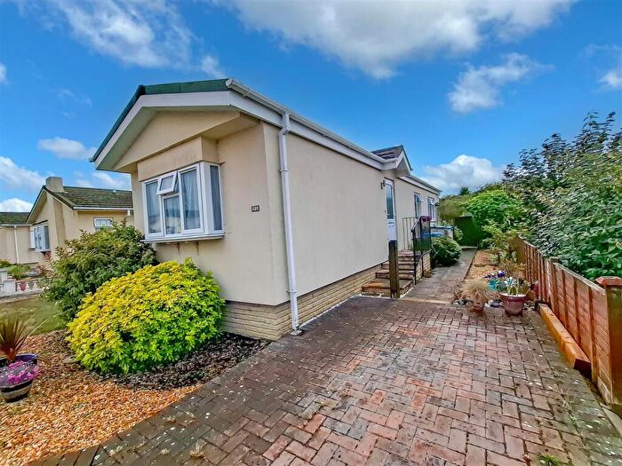 2 Bedroom Park Home For Sale In Bognor Road, Climping, Littlehampton, BN17