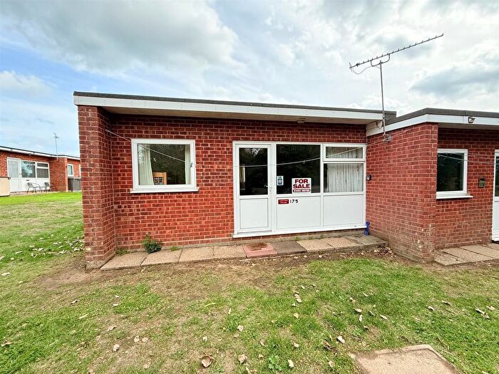 3 Bedroom Chalet For Sale In Back Market Lane, Hemsby, NR29