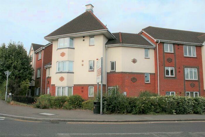 2 Bedroom Flat To Rent In Western Avenue, Brentwood, CM14