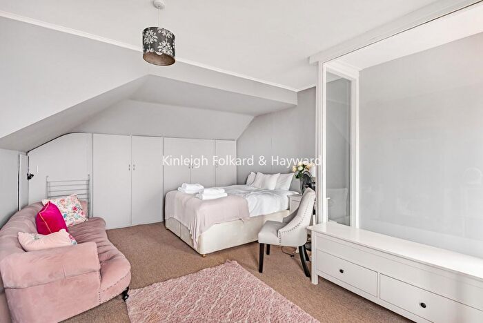 3 Bedroom Flat To Rent In Sarre Road, London, NW2