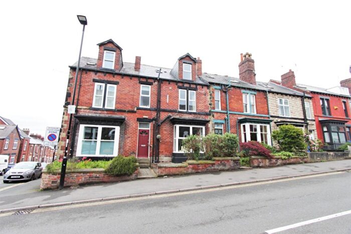 5 Bedroom House To Rent In Cowlishaw Road, Sheffield, S11