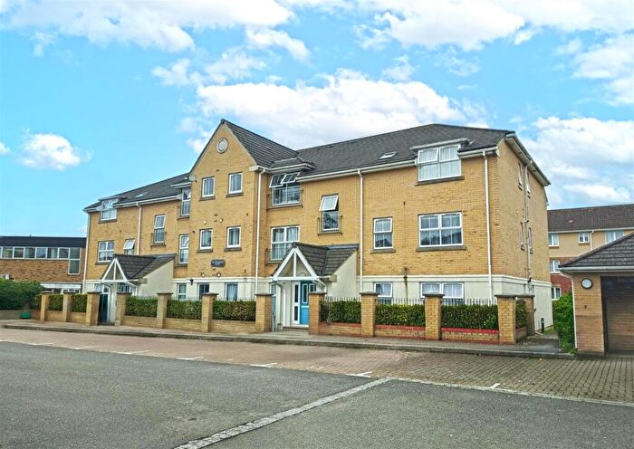 2 Bedroom Apartment To Rent In Windsor Close, Farnborough, GU14