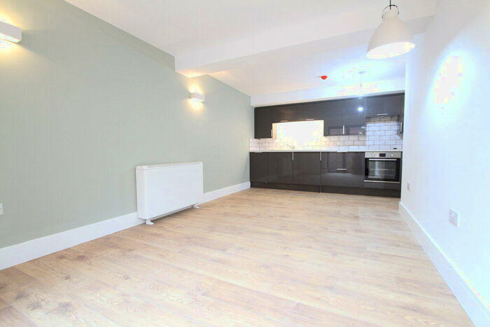 1 Bedroom Apartment To Rent In Broad Street, Banbury, Oxon, OX16