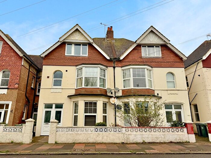2 Bedroom Flat To Rent In Wickham Avenue, Bexhill-On-Sea, TN39