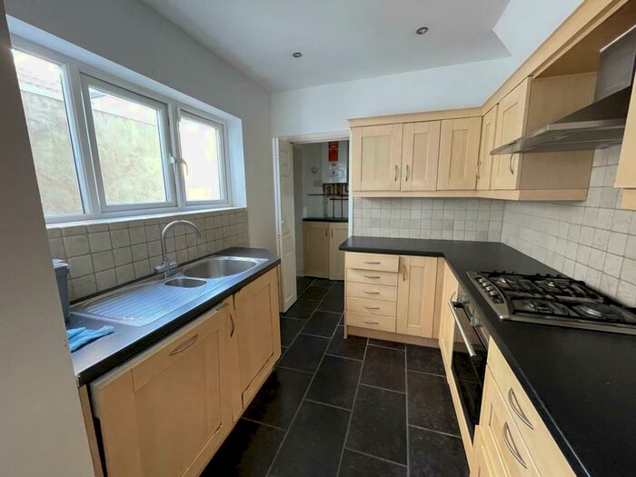 3 Bedroom Detached House To Rent In Weybridge, Null, KT13