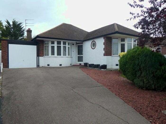2 Bedroom Detached Bungalow To Rent In Sunnybank Road, Potters Bar, EN6