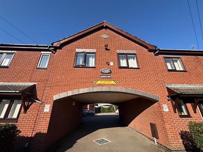 2 Bedroom Flat To Rent In Dunchurch, CV22