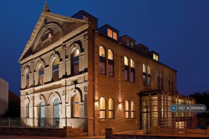 2 Bedroom Flat To Rent In Commercial Street, Leeds, LS27