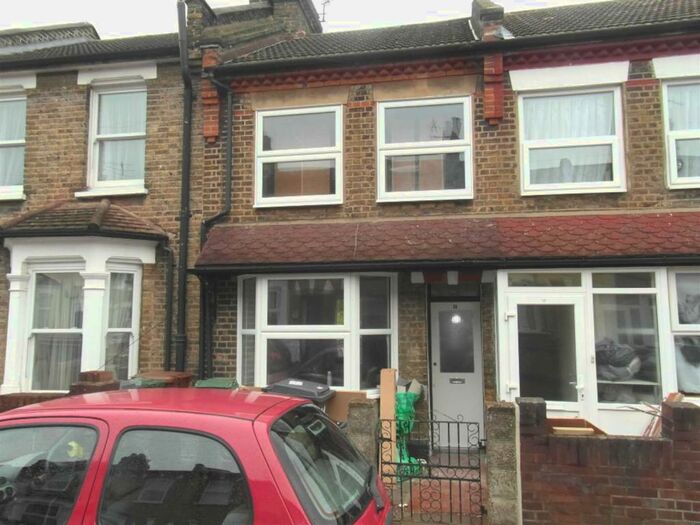 2 Bedroom House To Rent In Oakfield Road, Walthamstow, E17