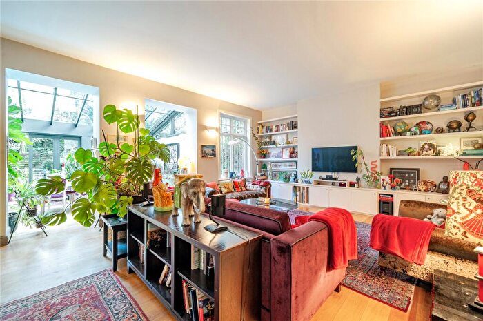 3 Bedroom Apartment For Sale In Bracknell Gardens, London, NW3