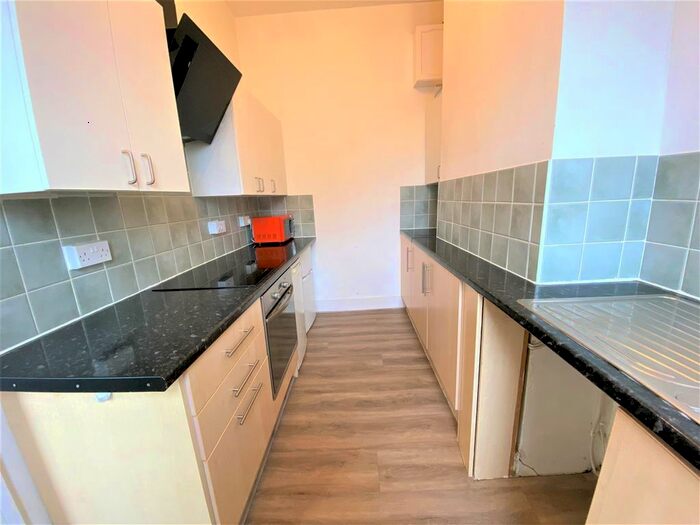 1 Bedroom Flat To Rent In Warrior Gardens, St. Leonards, TN37