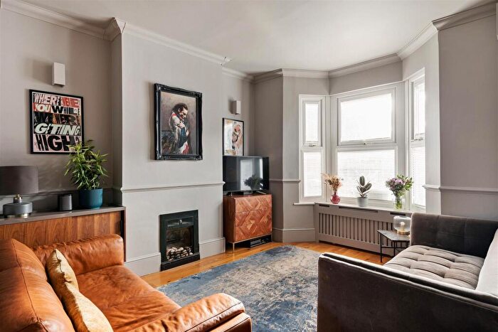 4 Bedroom End Of Terrace House For Sale In Etchingham Road, Leyton, E15