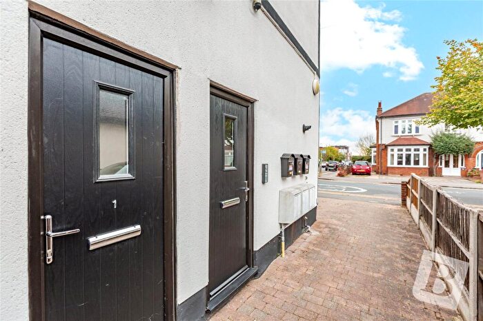 1 Bedroom Apartment For Sale In Champion Road, Upminster, RM14