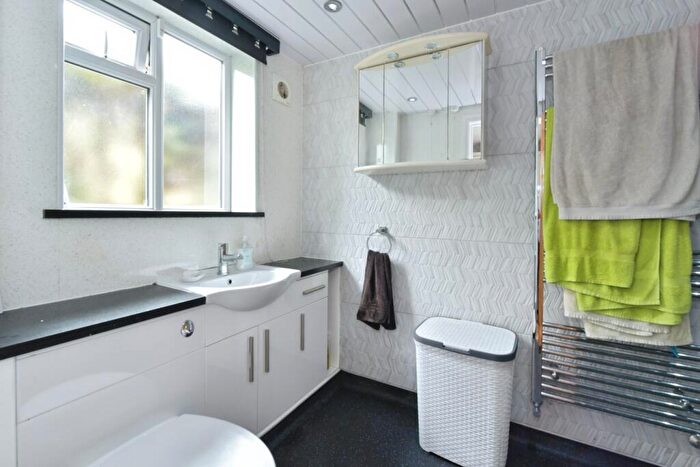 3 Bedroom Detached Bungalow For Sale In Bellhouse Road, Sheffield, S5