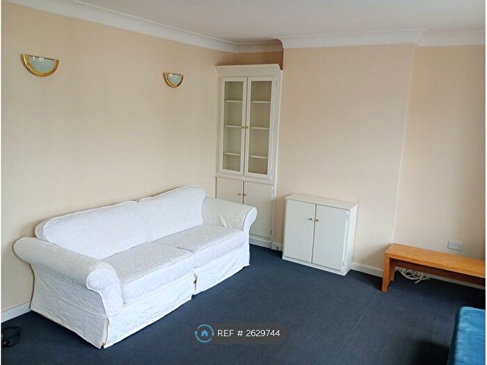 1 Bedroom Flat To Rent In Ivydale Road, London, SE15