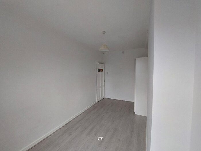 3 Bedroom Terraced House To Rent In Stroud Road, Leicester, LE5