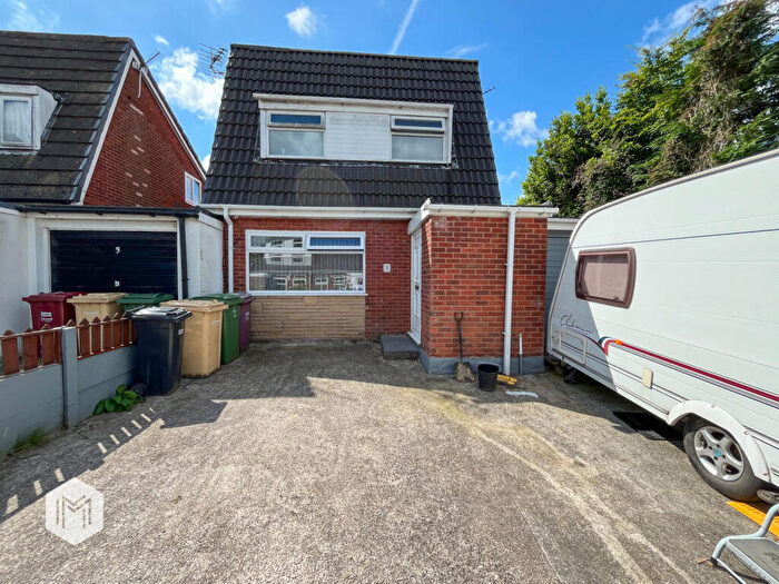 4 Bedroom Link Detached House For Sale In Dalebrook Close, Little Lever, Bolton, Greater Manchester, BL3