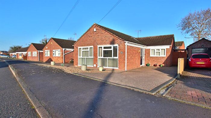 2 Bedroom Bungalow For Sale In Thistle Downs, Northway, Tewkesbury, GL20
