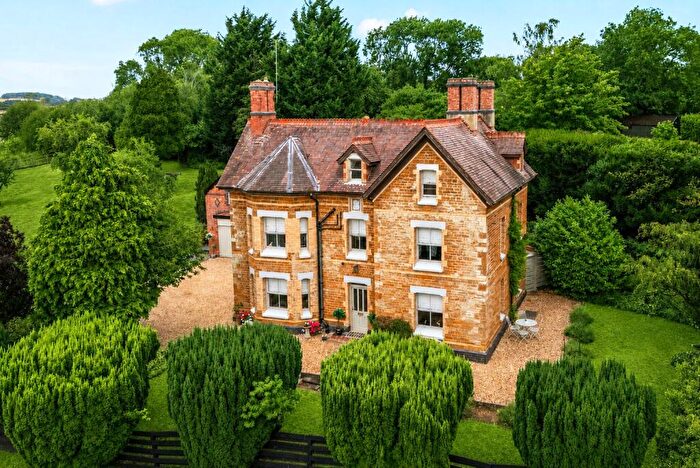 5 Bedroom Detached House For Sale In High Street, Flore, Northamptonshire, NN7