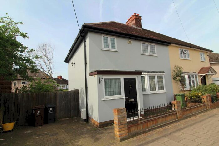 3 Bedroom Semi-Detached House To Rent In Rainham Road North, Dagenham, RM10