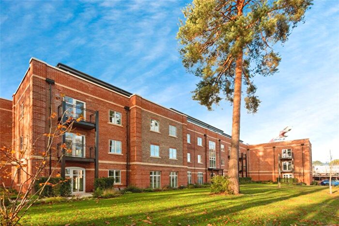 2 Bedroom Flat For Sale In Sunningdale Park, Berkshire, SL5